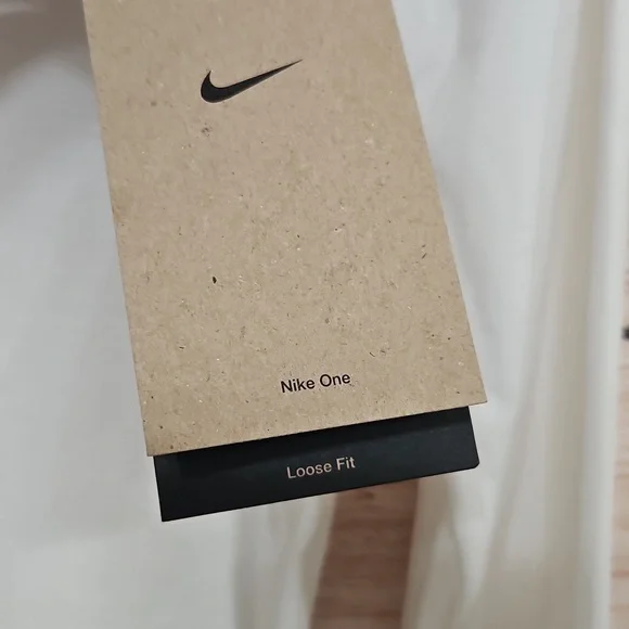 NWT Nike Traing Dri-FIT White Long Sleeve Tee Shirt Medium - Picture 6 of 8